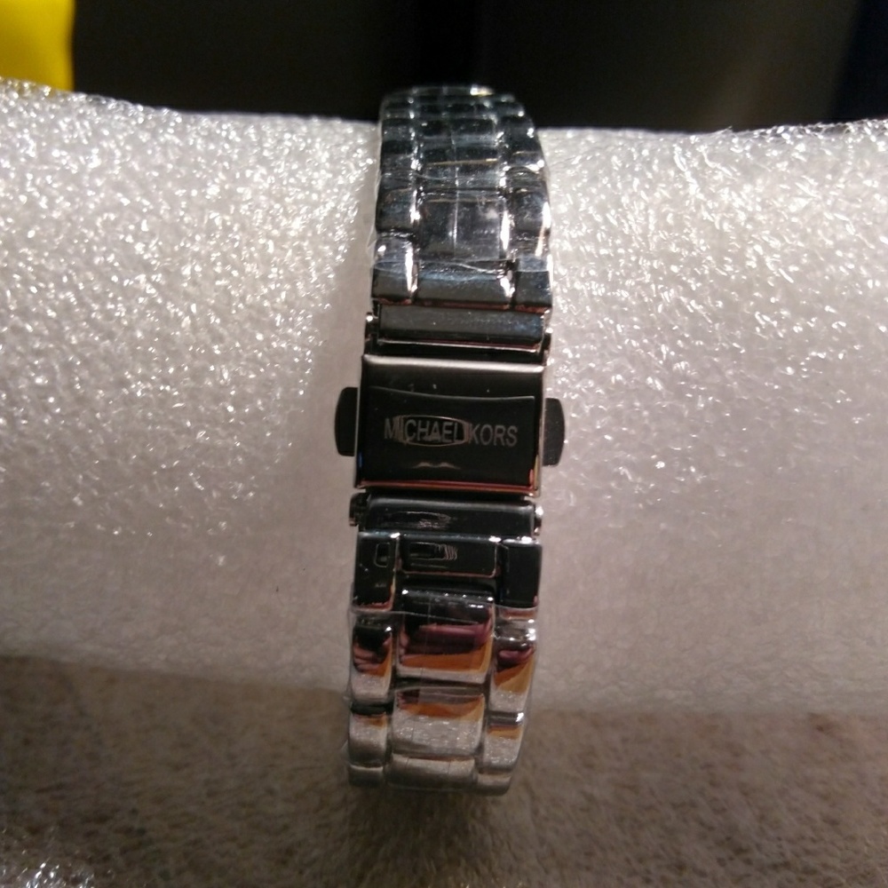 MK Watch - Picture 3 of 5